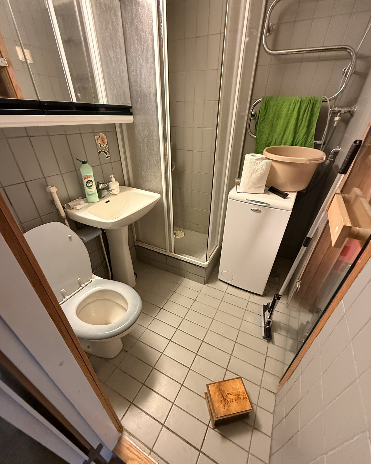 Kylpyhuone ennen remonttia